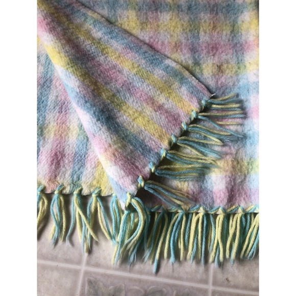 Vintage Acrylic Pastel Plaid Fringed Baby Blanket 38 X 35.25 - Picture 3 of 3